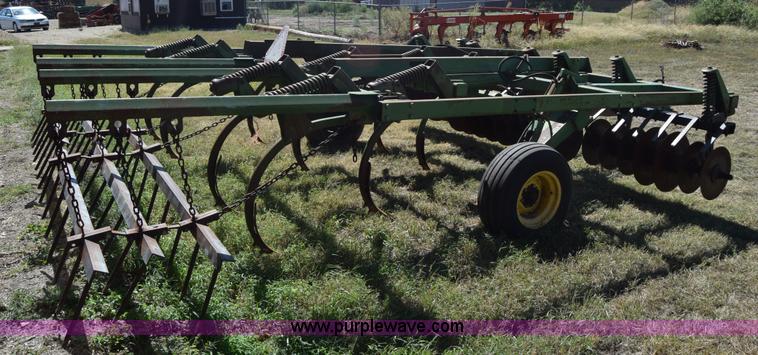 image for item J8063 John Deere 712 chisel plow