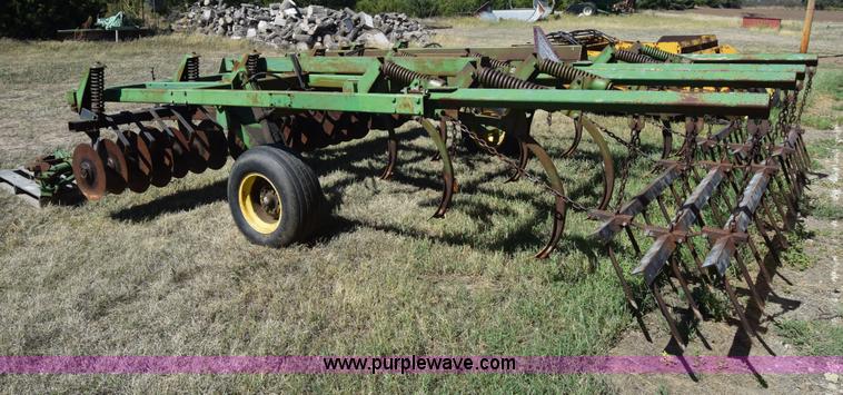 image for item J8063 John Deere 712 chisel plow