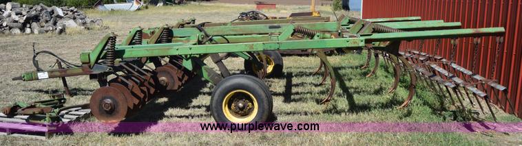 image for item J8063 John Deere 712 chisel plow