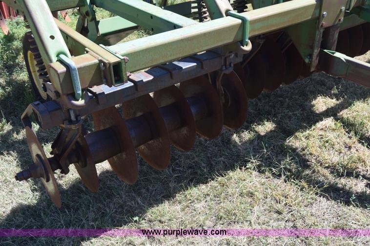 image for item J8063 John Deere 712 chisel plow