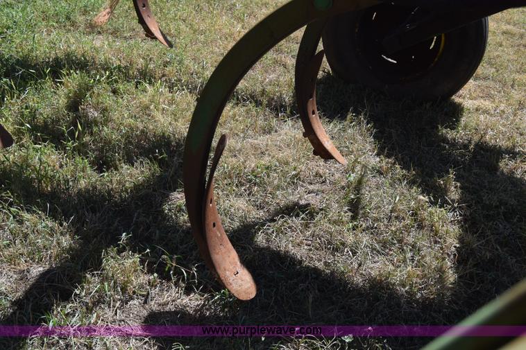 image for item J8063 John Deere 712 chisel plow