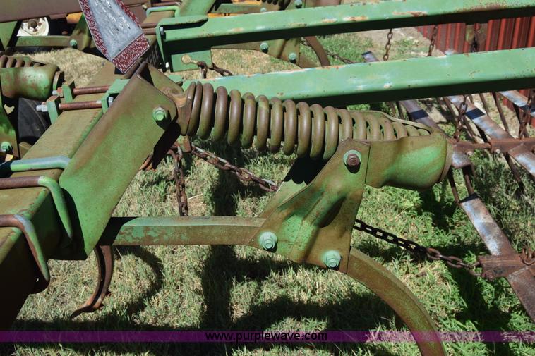image for item J8063 John Deere 712 chisel plow