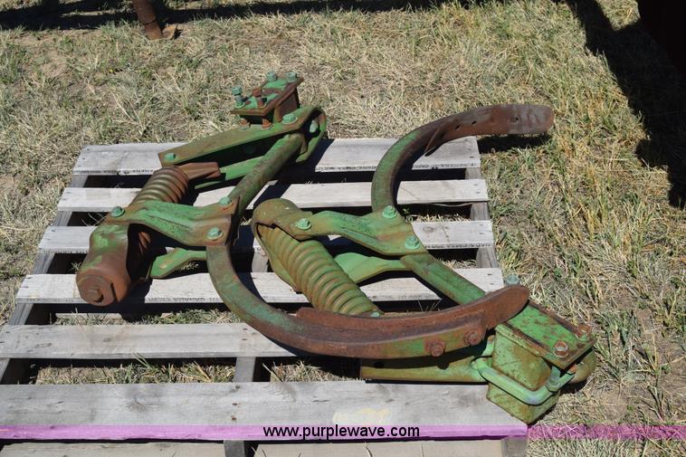 image for item J8063 John Deere 712 chisel plow