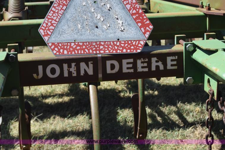 image for item J8063 John Deere 712 chisel plow