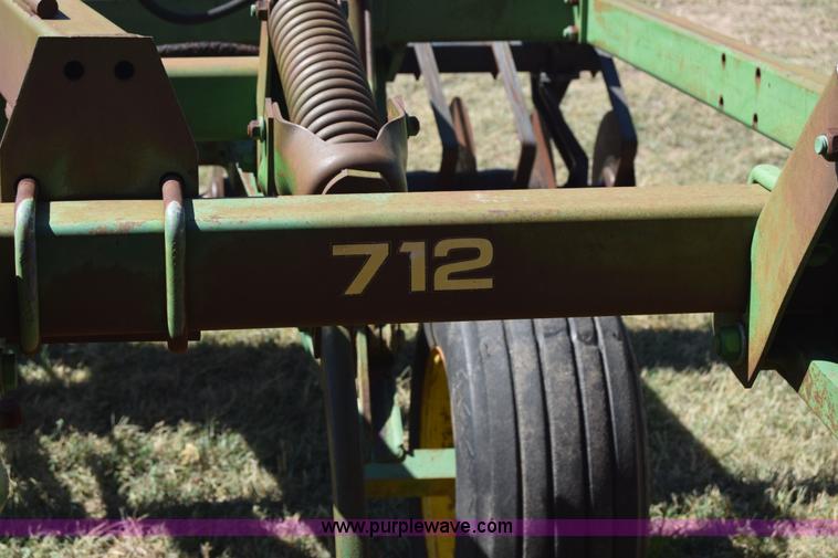 image for item J8063 John Deere 712 chisel plow