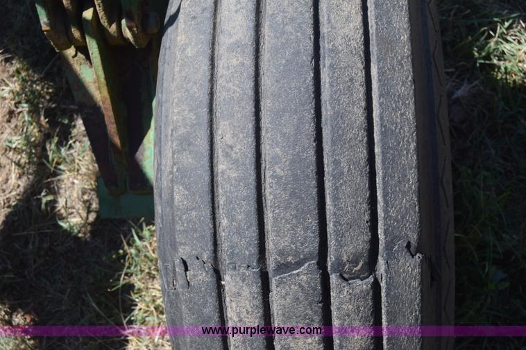 image for item J8063 John Deere 712 chisel plow