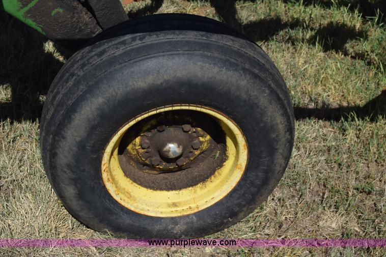 image for item J8063 John Deere 712 chisel plow