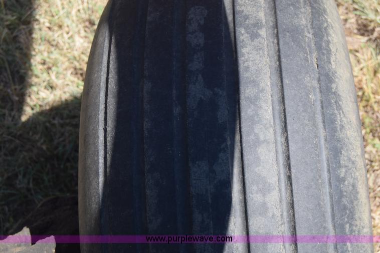 image for item J8063 John Deere 712 chisel plow