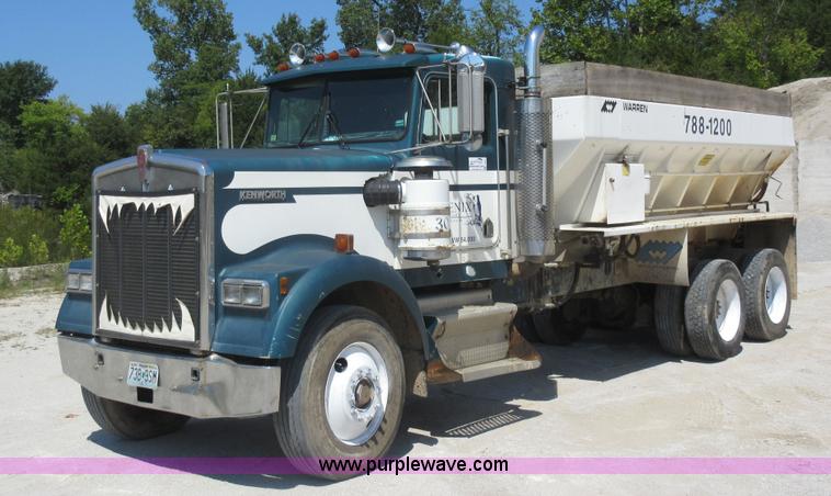 image for item J8647 1989 Kenworth W900 applicator truck