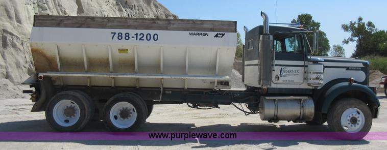 image for item J8647 1989 Kenworth W900 applicator truck