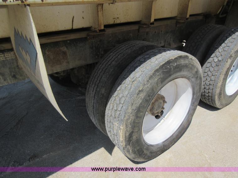 image for item J8647 1989 Kenworth W900 applicator truck