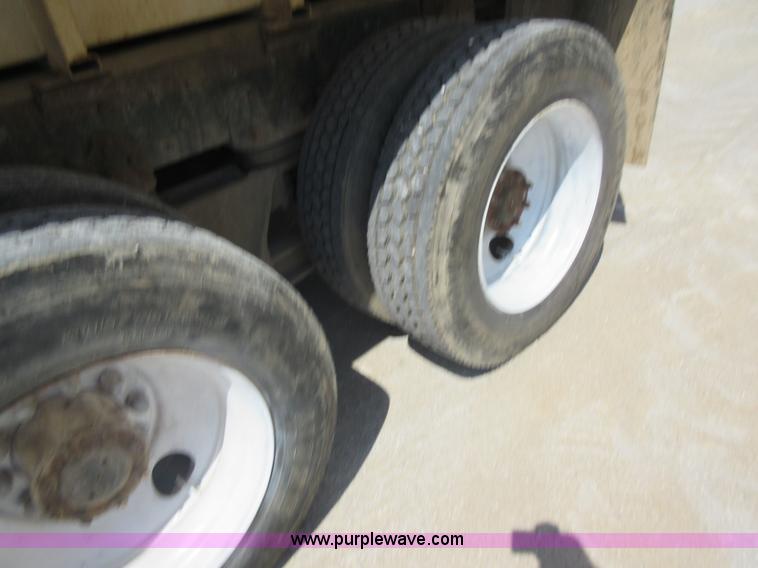 image for item J8647 1989 Kenworth W900 applicator truck