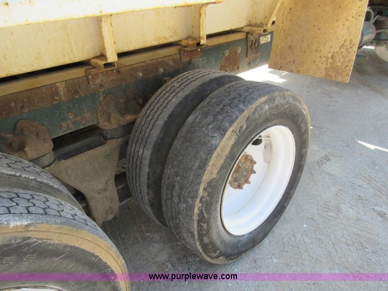 image for item J8647 1989 Kenworth W900 applicator truck