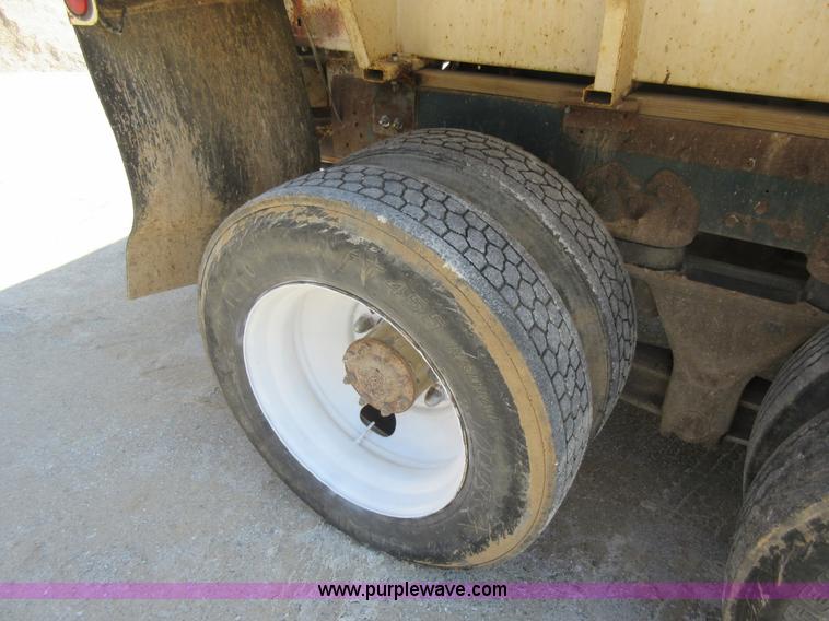 image for item J8647 1989 Kenworth W900 applicator truck