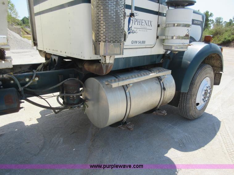 image for item J8647 1989 Kenworth W900 applicator truck