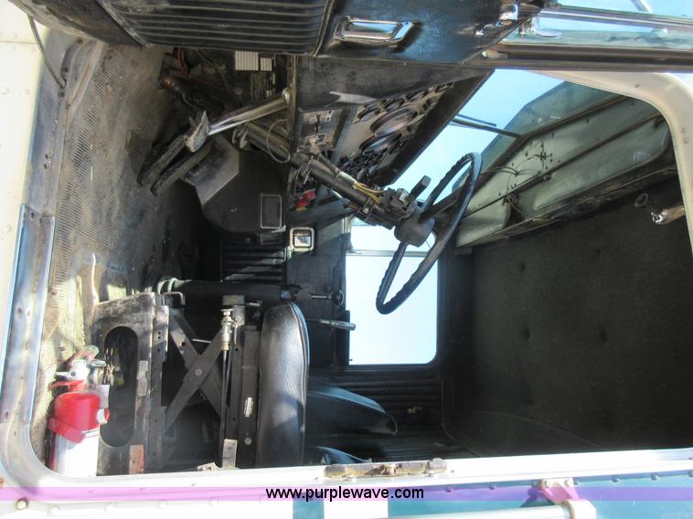 image for item J8647 1989 Kenworth W900 applicator truck