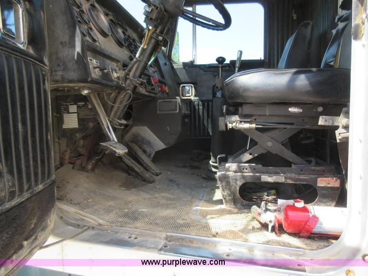 image for item J8647 1989 Kenworth W900 applicator truck