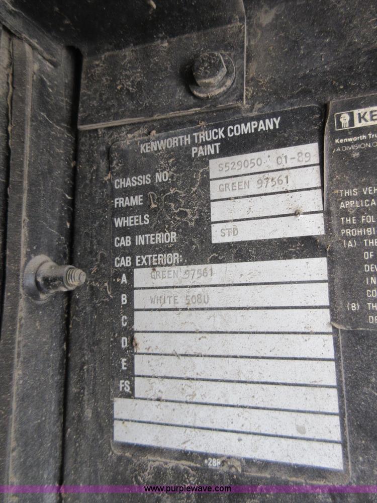 image for item J8647 1989 Kenworth W900 applicator truck