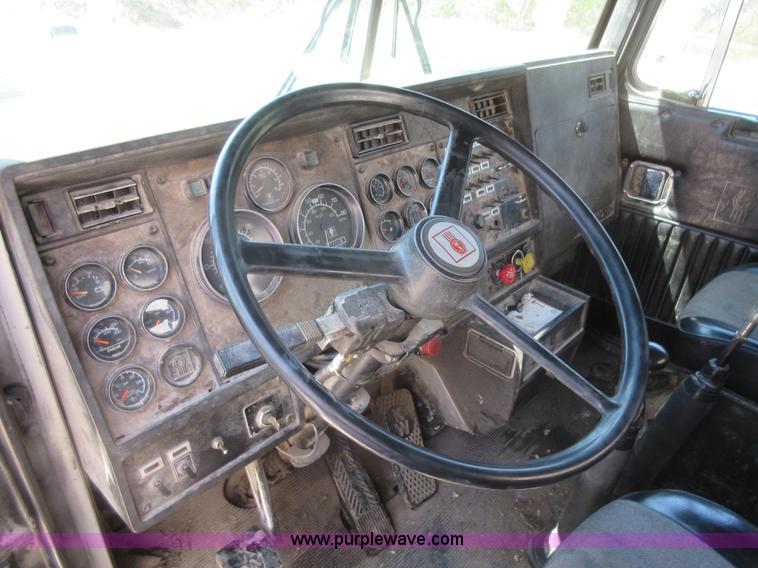 image for item J8647 1989 Kenworth W900 applicator truck