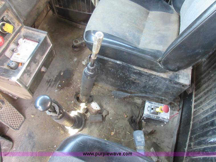 image for item J8647 1989 Kenworth W900 applicator truck