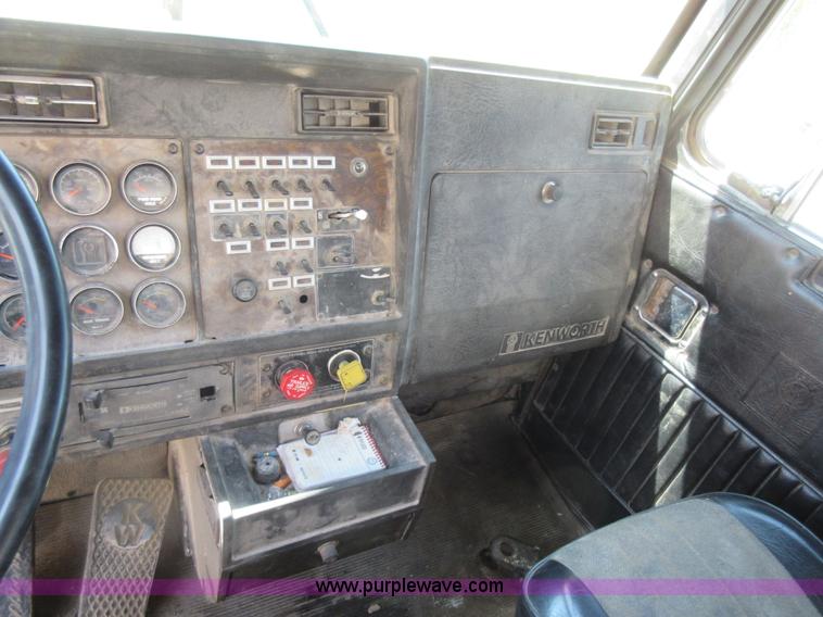 image for item J8647 1989 Kenworth W900 applicator truck