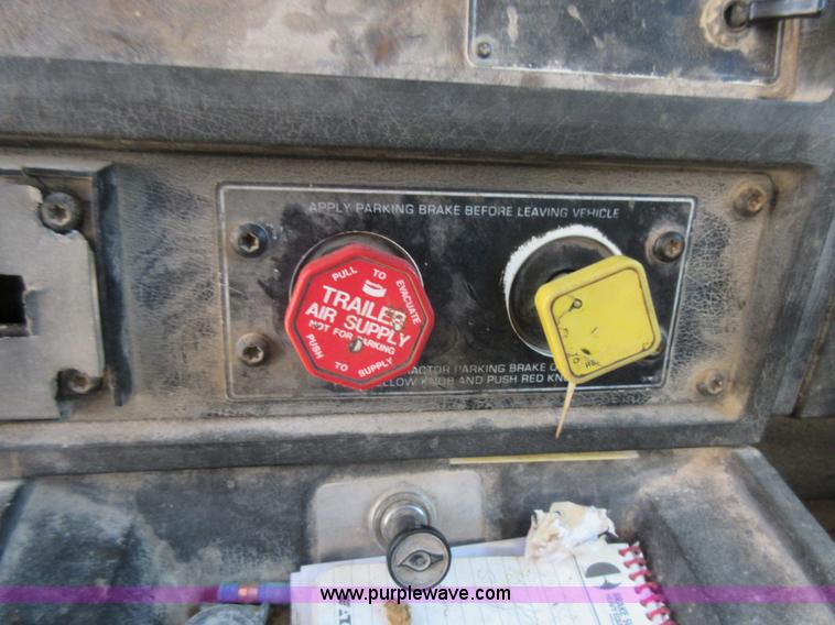 image for item J8647 1989 Kenworth W900 applicator truck