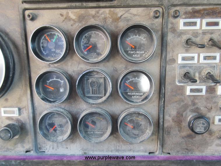 image for item J8647 1989 Kenworth W900 applicator truck