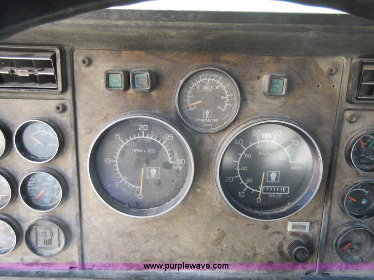 image for item J8647 1989 Kenworth W900 applicator truck