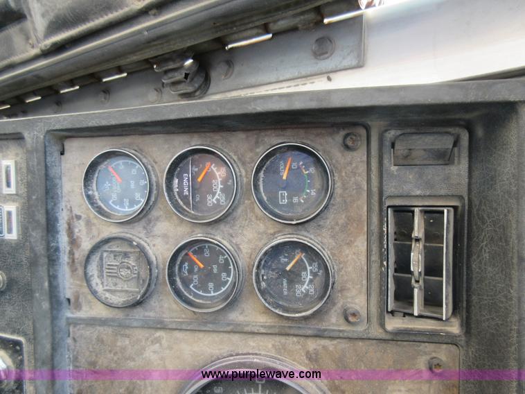 image for item J8647 1989 Kenworth W900 applicator truck