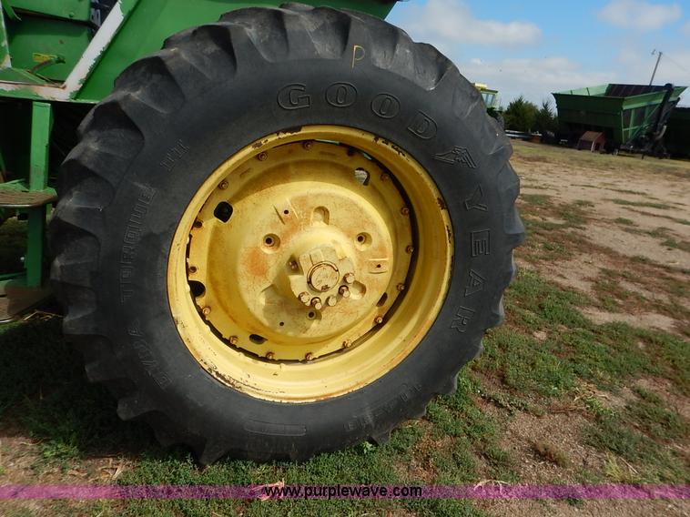 image for item K1643 John Deere 4520 tractor