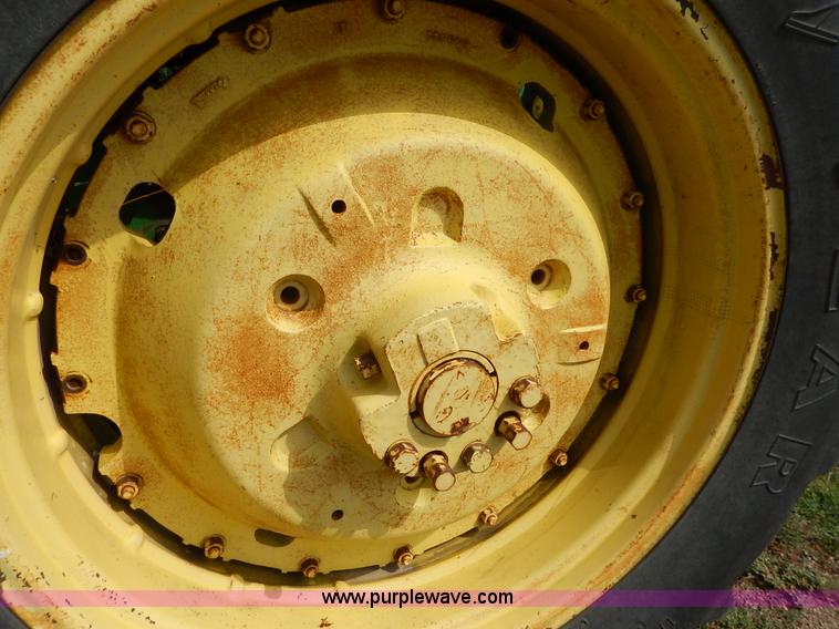 image for item K1643 John Deere 4520 tractor