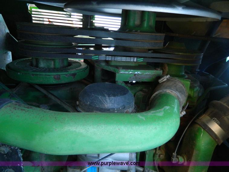 image for item K8188 1991 John Deere 8760 4WD tractor