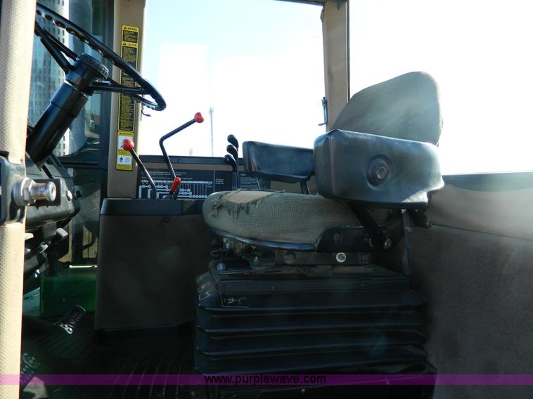 image for item K8188 1991 John Deere 8760 4WD tractor
