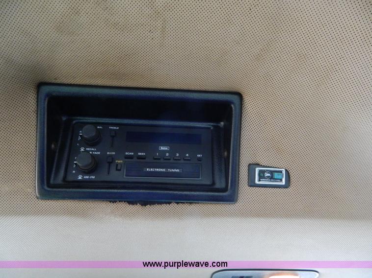 image for item K8188 1991 John Deere 8760 4WD tractor