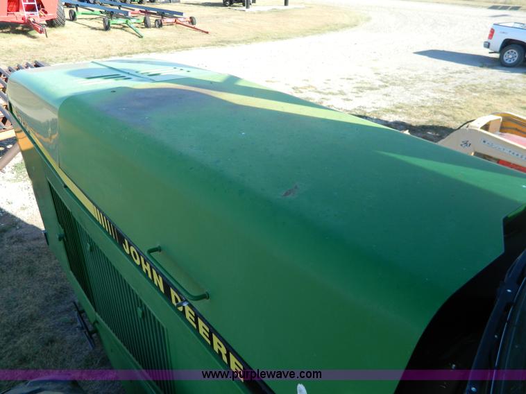image for item K8188 1991 John Deere 8760 4WD tractor