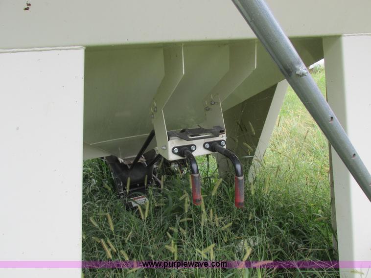 image for item L4068 Friesen 375 seed tender