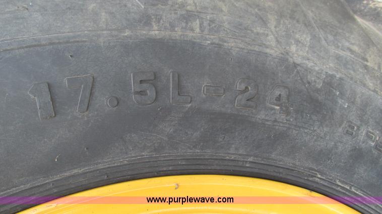 image for item L5263 2007 John Deere 110 MFWD tractor