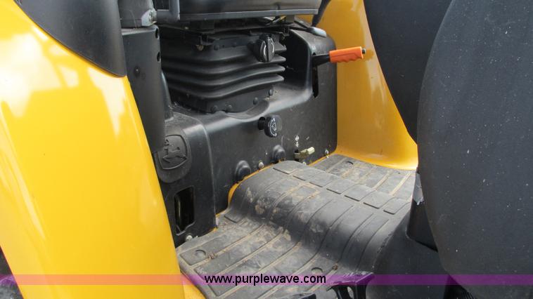 image for item L5263 2007 John Deere 110 MFWD tractor