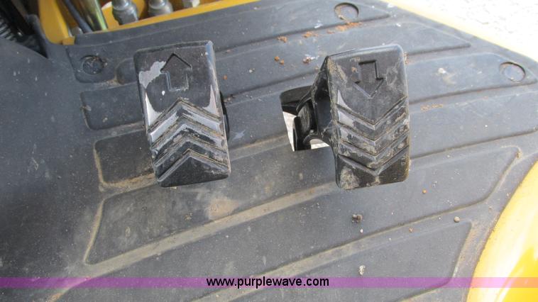 image for item L5263 2007 John Deere 110 MFWD tractor