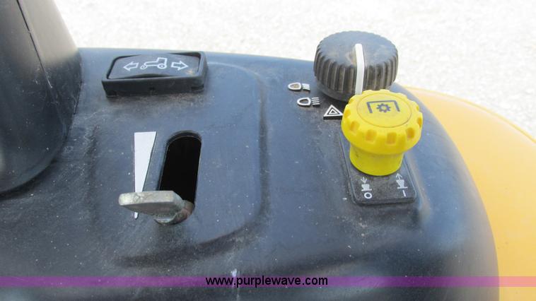 image for item L5263 2007 John Deere 110 MFWD tractor