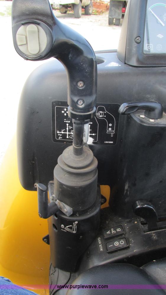 image for item L5263 2007 John Deere 110 MFWD tractor