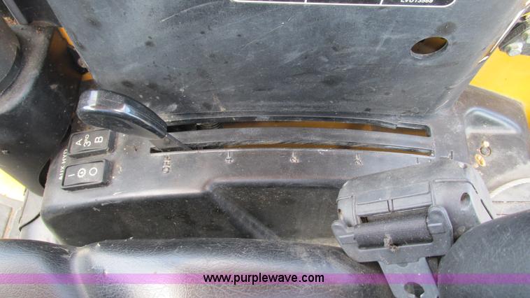 image for item L5263 2007 John Deere 110 MFWD tractor