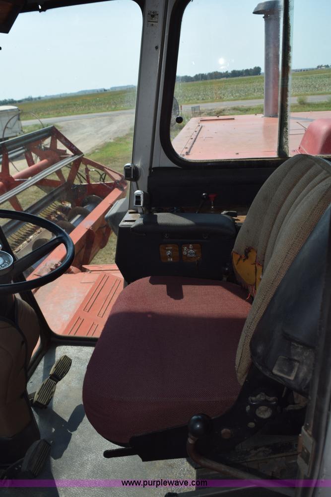 image for item L5816 1981 Massey-Ferguson 860 combine