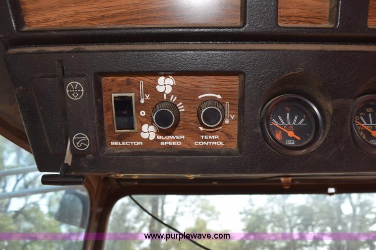 image for item L5816 1981 Massey-Ferguson 860 combine