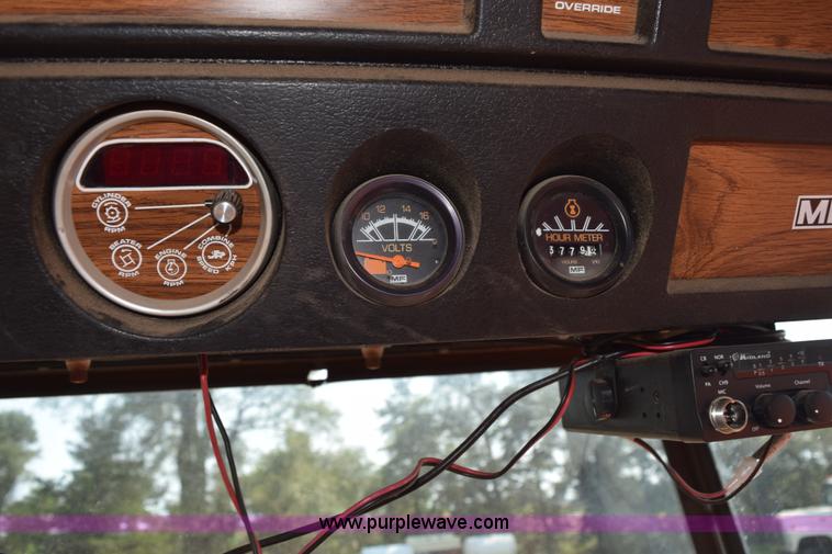 image for item L5816 1981 Massey-Ferguson 860 combine