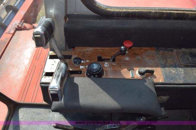 image for item L5816 1981 Massey-Ferguson 860 combine