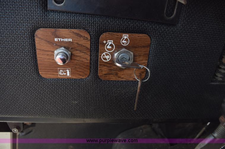 image for item L5816 1981 Massey-Ferguson 860 combine