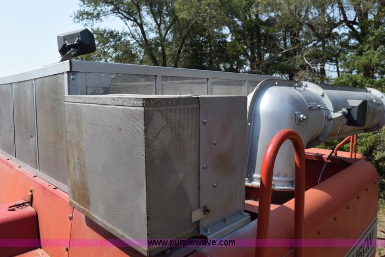 image for item L5816 1981 Massey-Ferguson 860 combine