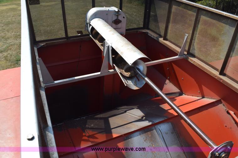 image for item L5816 1981 Massey-Ferguson 860 combine