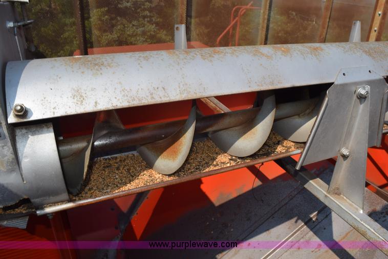 image for item L5816 1981 Massey-Ferguson 860 combine